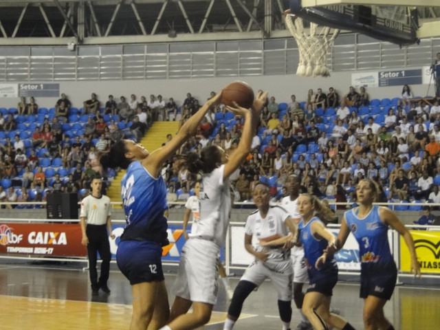 Basquete Feminino de Blumenau entra em quadra pela Liga Nacional