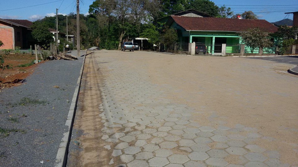Prefeitura conclui mais duas obras em sistema de mutirão 