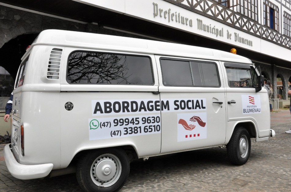Abordagem Social recebe Kombi doada pelo Seterb