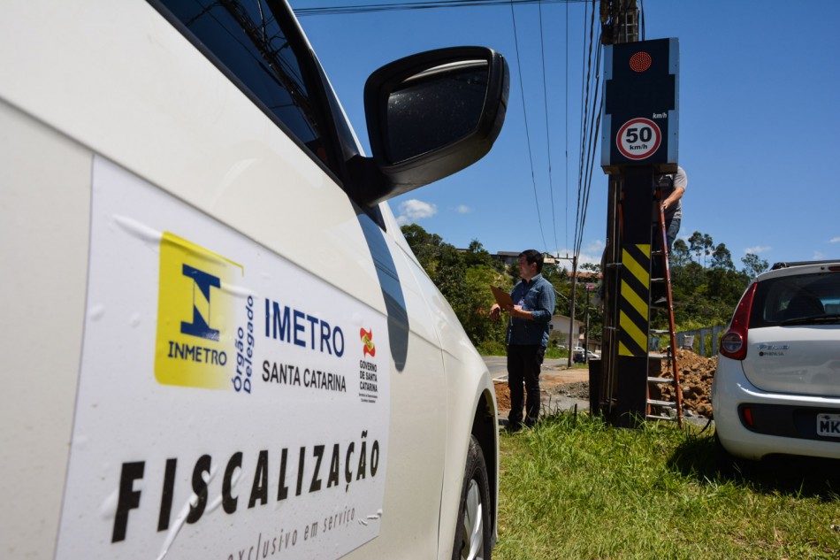 Lombadas eletrônicas passam por aferição do Inmetro
