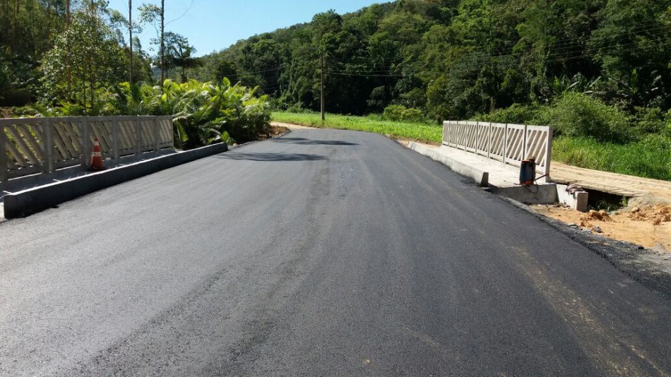 Ponte da Rua Wigand Zindars, na Vila Itoupava, está liberada ao trânsito