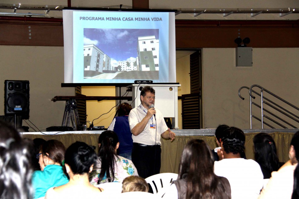 Prefeitura promove reunião com futuros moradores do Residencial Tribess