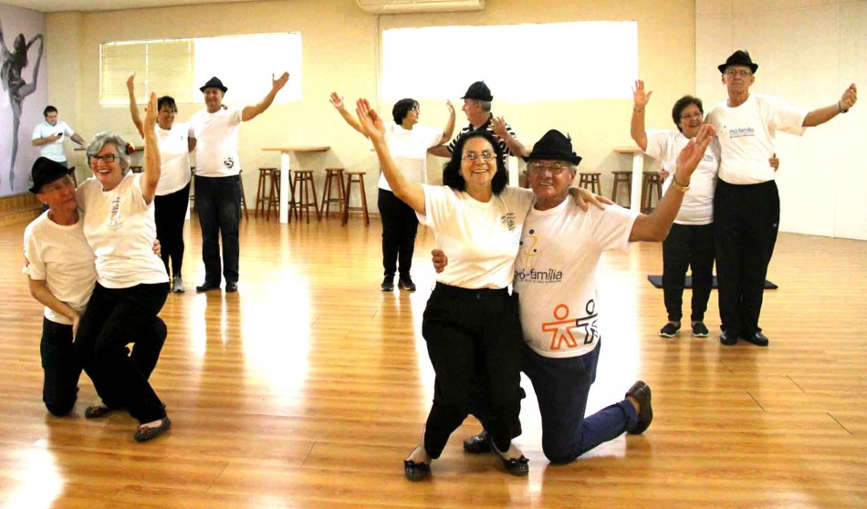 Idosos se preparam para as provas de dança nos Jogos da Terceira Idade