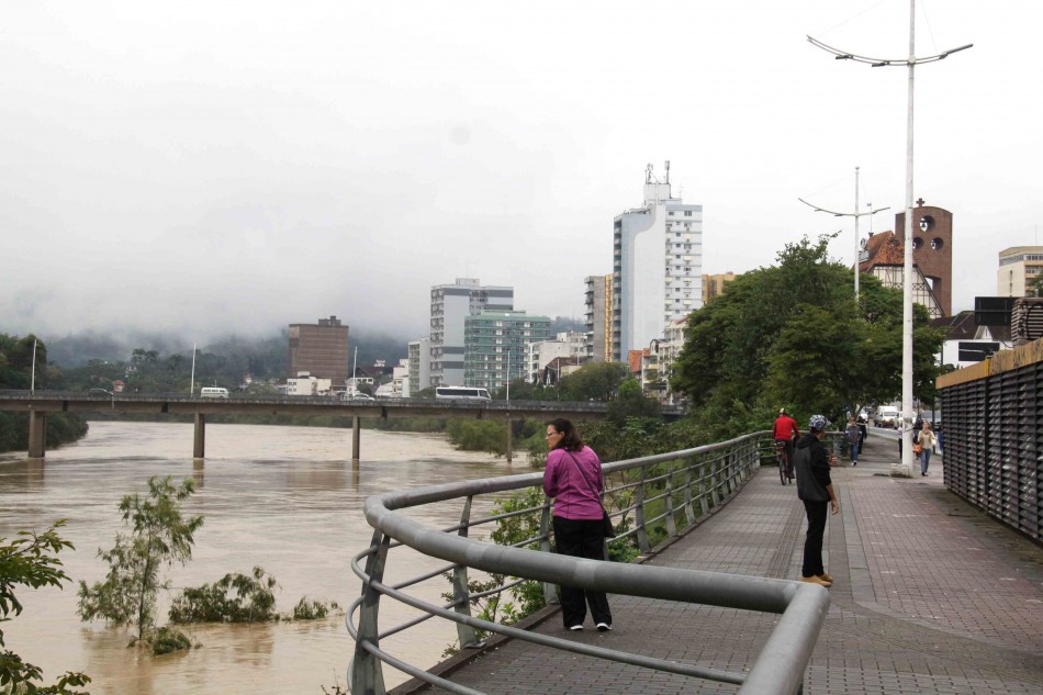 Previsão é de enchente para Blumenau no final desta segunda-feira