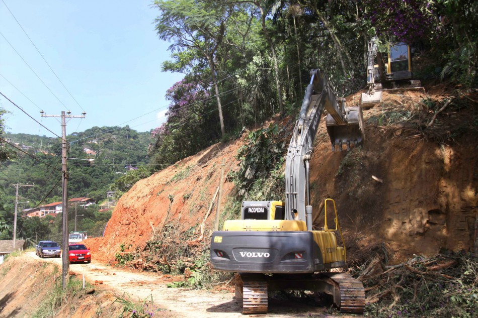 Nova ponte e pavimentação avançam na Velha Grande