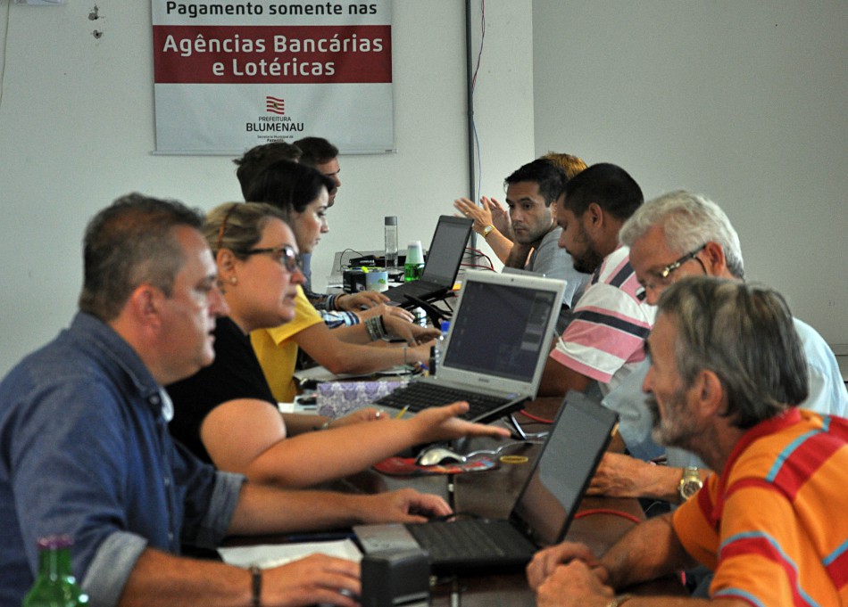 Quase mil pessoas já passaram pela Central de Atendimento do IPTU