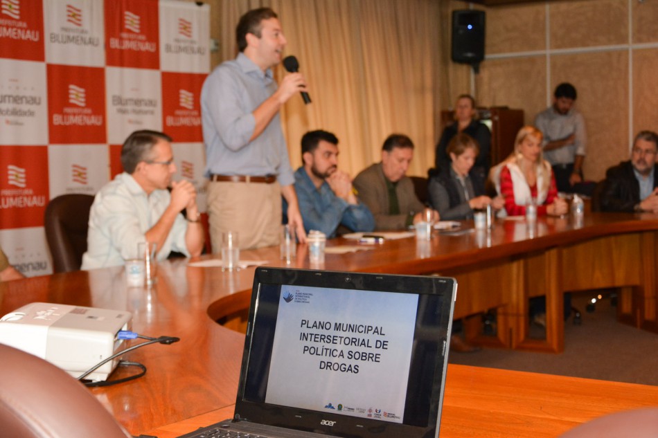 Blumenau inicia a construção de plano integrado para combate às drogas