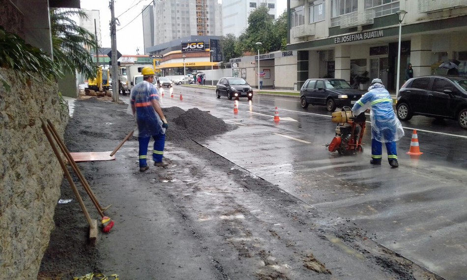 Implantação de novas calçadas e ciclovias avança no Centro