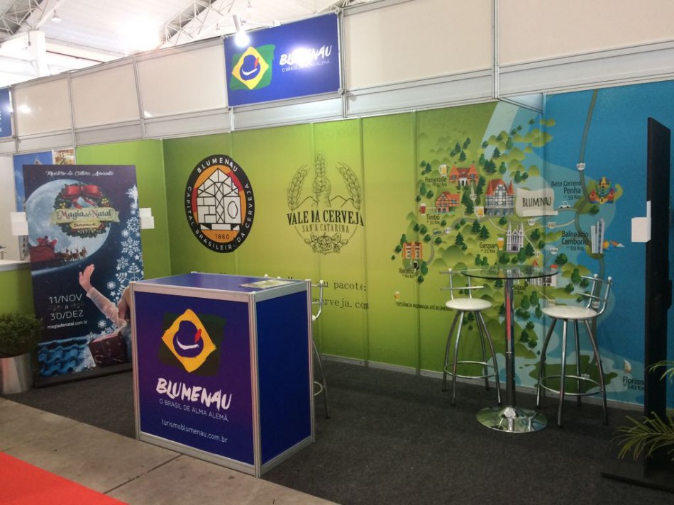 Blumenau participa de feira turística em Itajaí