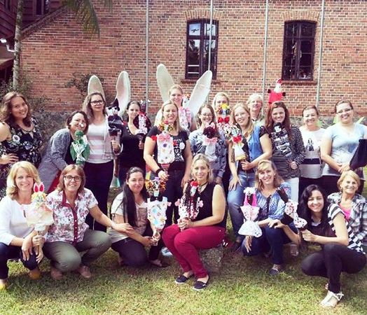 Educadoras aprendem a confeccionar fantoches