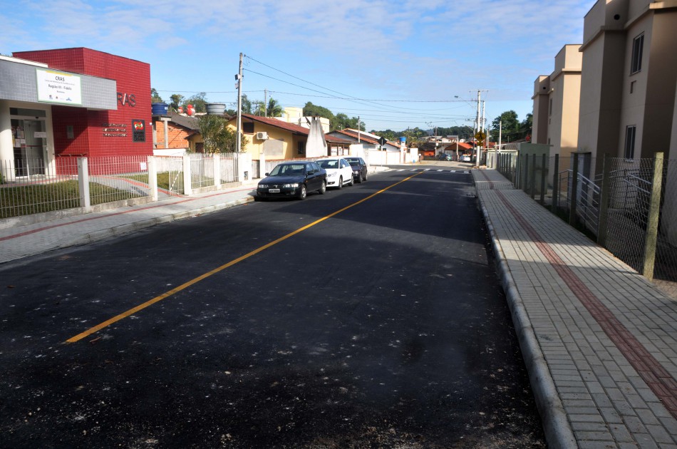 Prefeitura conclui pavimentação asfáltica no bairro Fidelis