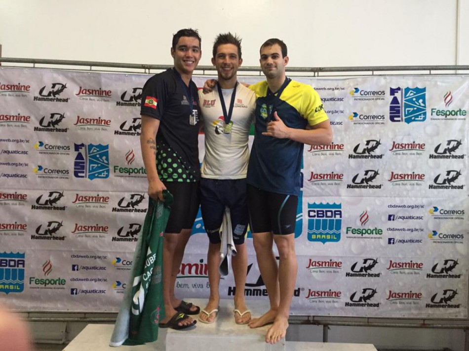 Natação conquista oito medalhas no Sul-Brasileiro