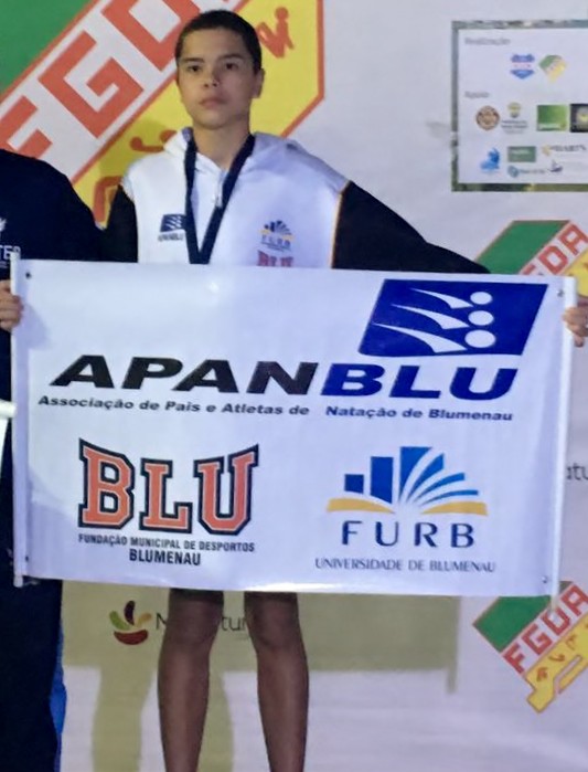 Nadador de Blumenau conquista medalha de bronze no Sul-Brasileiro