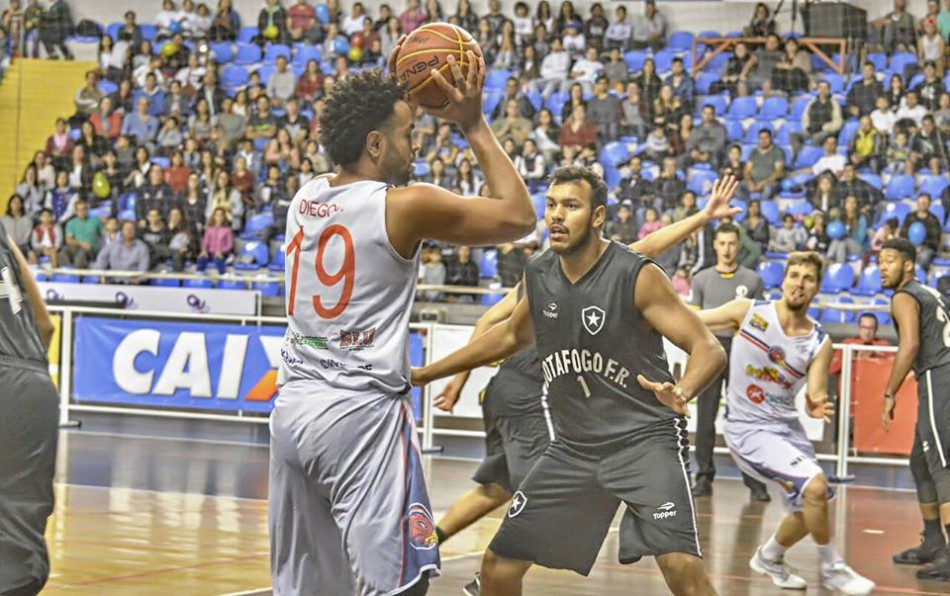 Basquete enfrenta o Botafogo pela semifinal da Liga Ouro