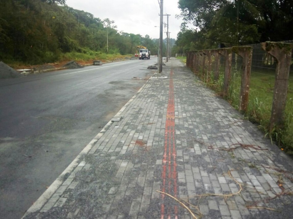 Pavimentação da Rua Ewaldo Jansen conta com passeios em paver