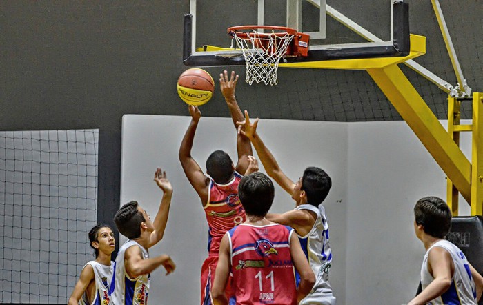 Basquete masculino sub-15 inicia disputa da semifinal do Catarinense