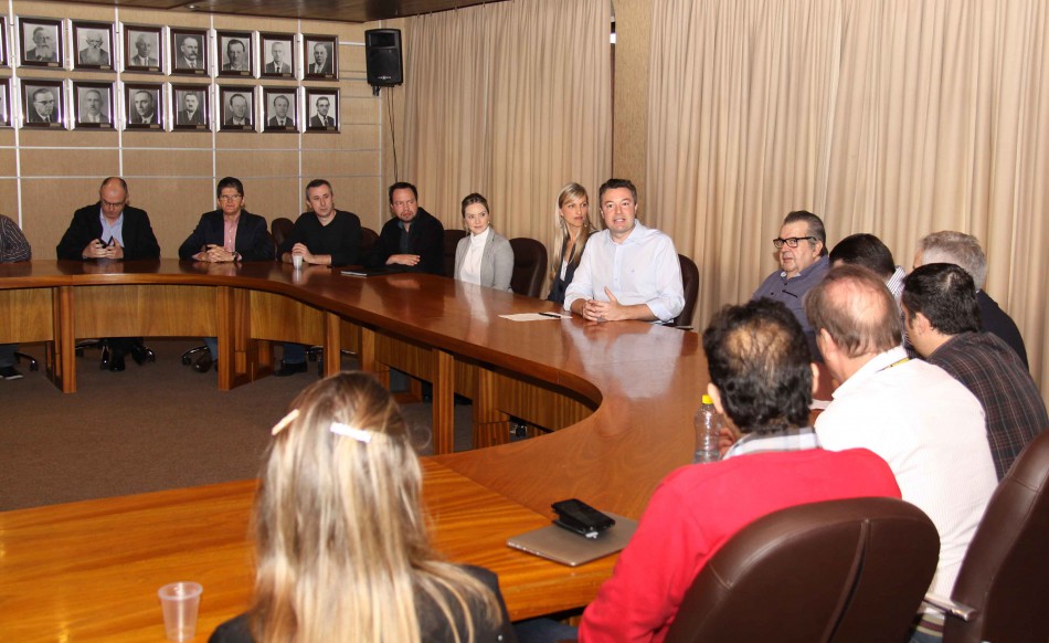 Prefeito articula integração entre instituições de ensino e mercado de trabalho