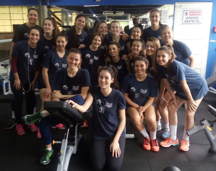 Equipes de vôlei feminino disputam competição em Pomerode neste sábado
