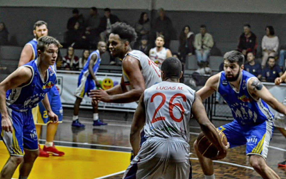 Basquete masculino enfrenta Joaçaba fora de casa pelo Estadual