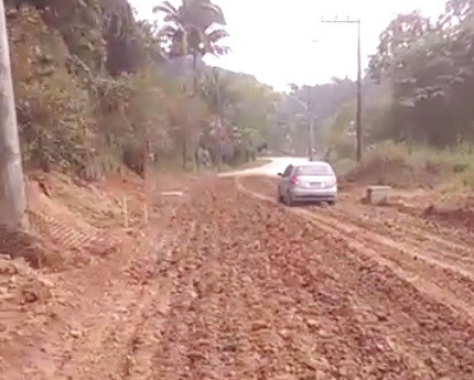 Obras na Rua Bernardo Scheidemantel se concentram na terraplanagem