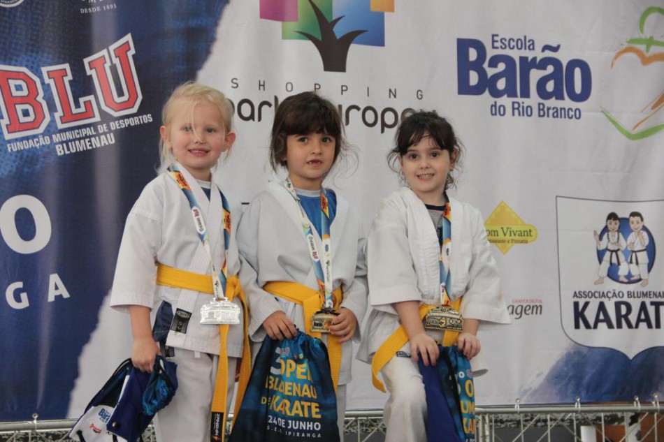Open de Karatê reúne cerca de 400 alunos no fim de semana