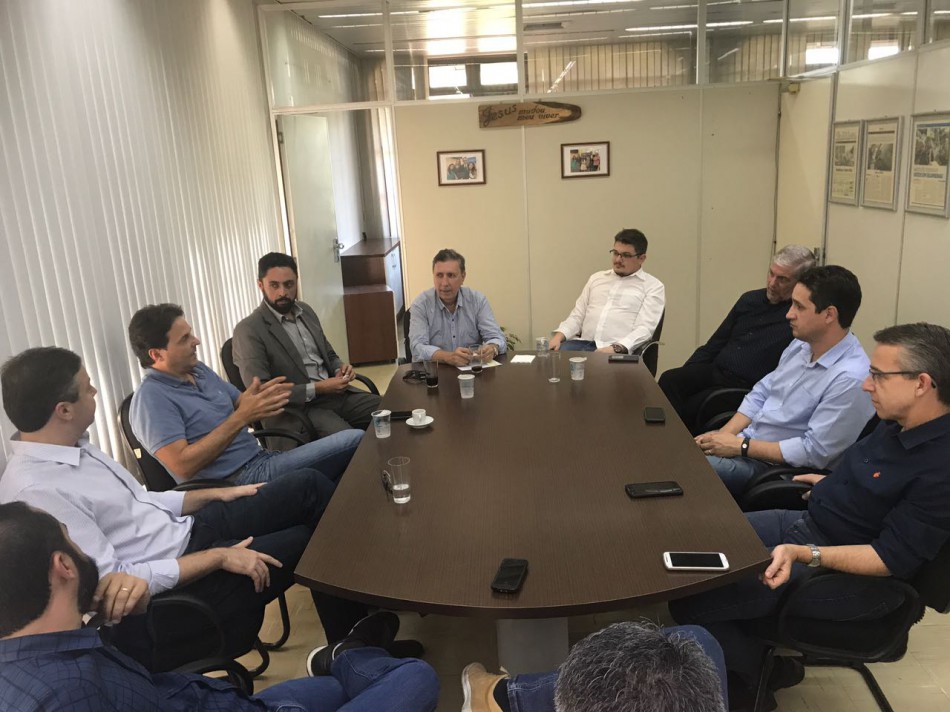 Prefeito Napoleão e vice Mário se reúnem com secretário Murilo Flores