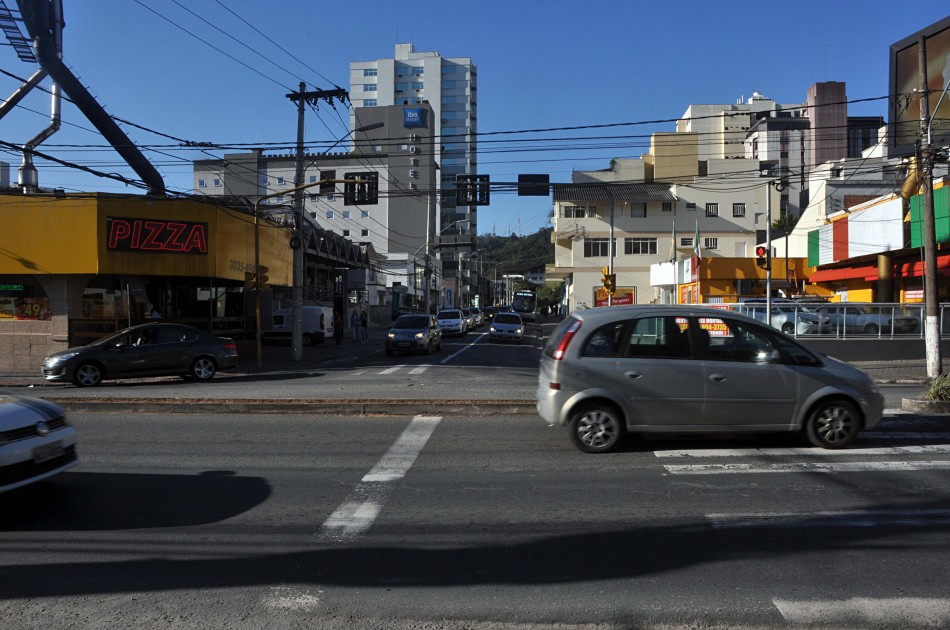 Prefeitura realiza recuperação asfáltica na Rua Paulo Zimmermann