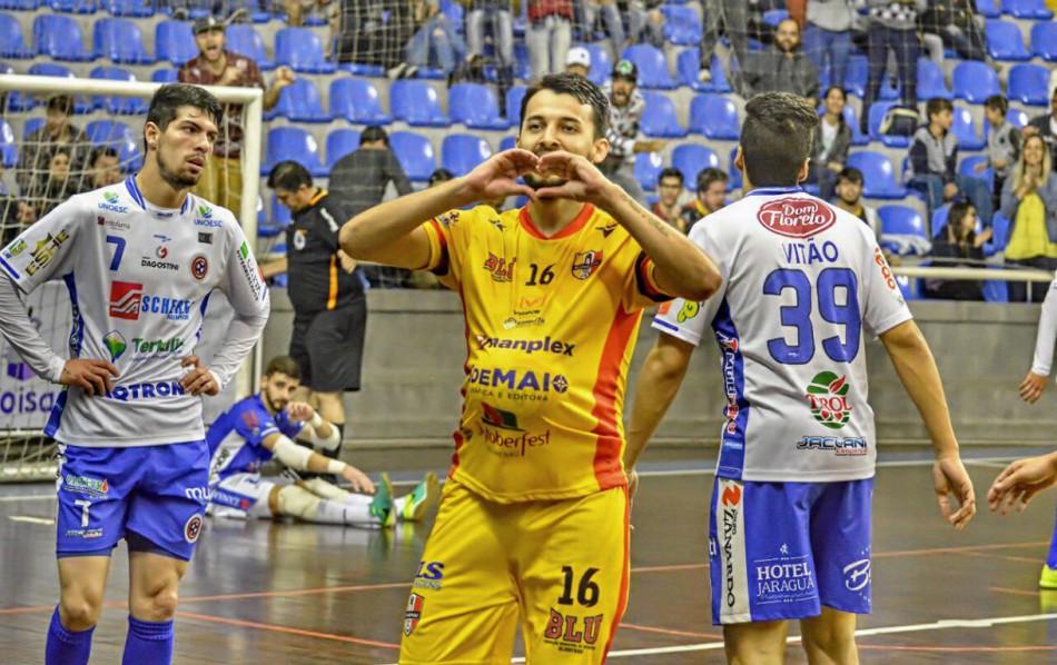 Blumenau Futsal vence Joaçaba de virada pelo Campeonato Catarinense