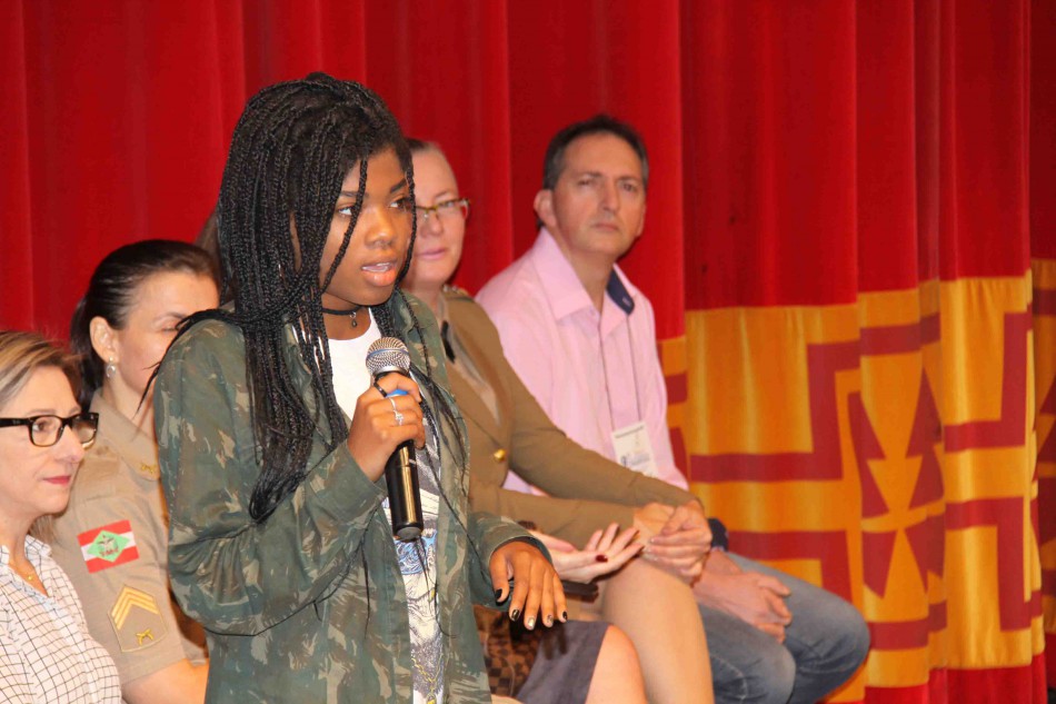 Congressul debate direitos humanos de crianças e adolescentes