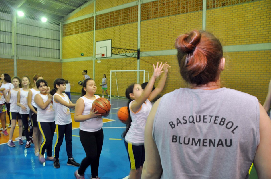 Polos de basquete feminino recebem o nome de ex-atleta de Blumenau