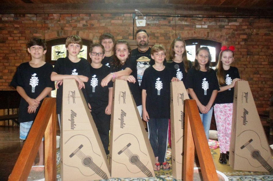 Grupo Vila Spielet ganha instrumentos musicais