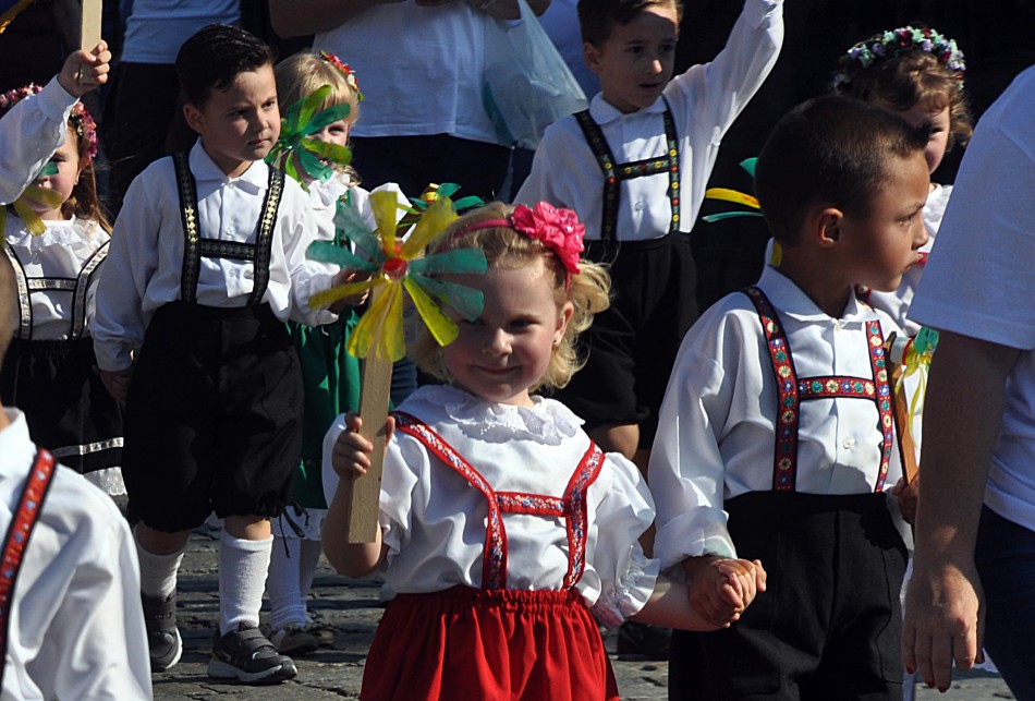Desfile de Independência encanta população da Vila Itoupava