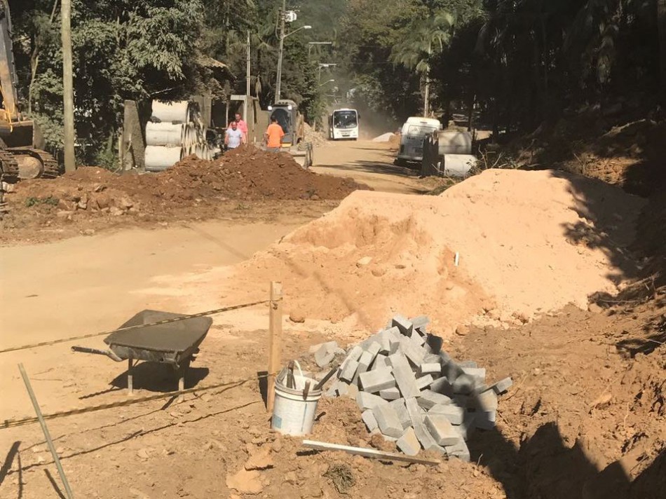 Prefeitura executa drenagem e terraplanagem na Rua Jordão