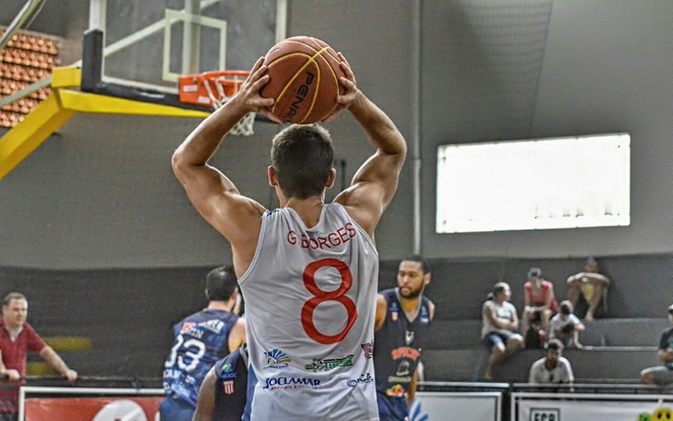 Blumenau larga na frente nas quartas do Estadual de basquete masculino