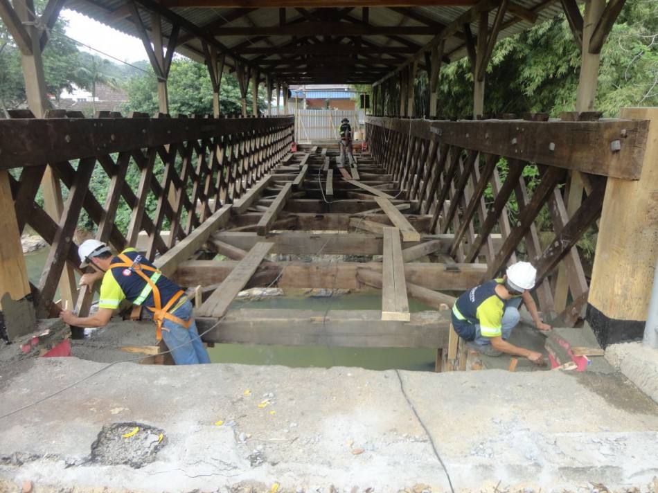Ponte da Rua Arnold Hemmer tem blocos concretados