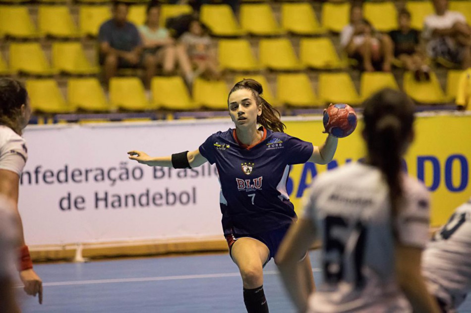 Handebol feminino vence o líder e se classifica na Liga Nacional