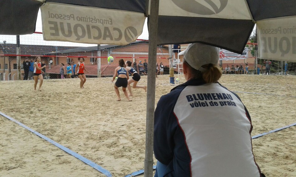 Vôlei de praia feminino termina em segundo lugar em etapa do Estadual