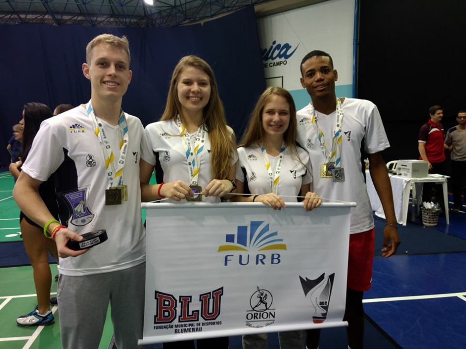 Badminton de Blumenau conquista sete medalhas no Campeonato Nacional