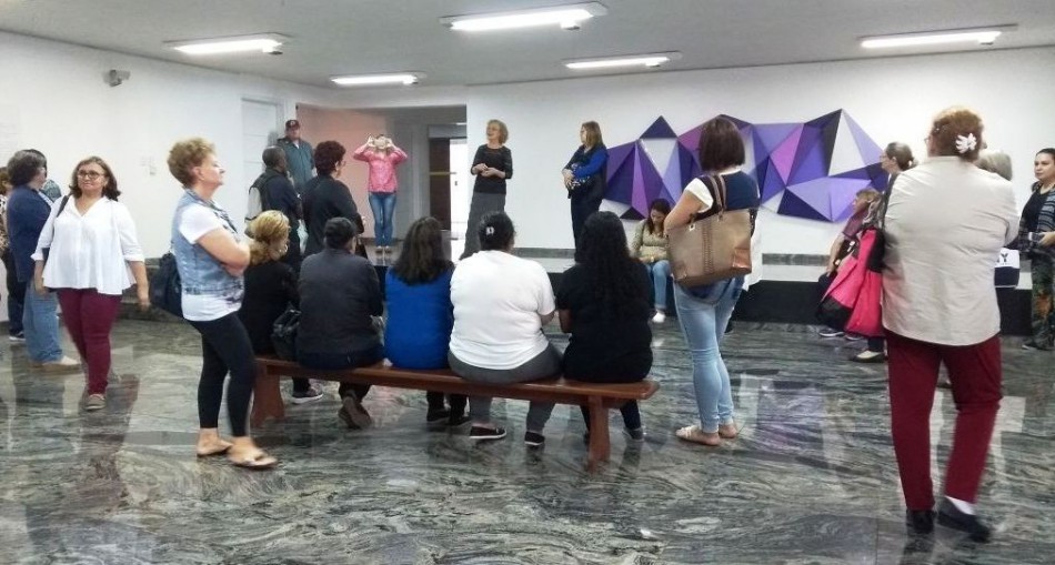 Colaboradores da Educação participam de atividade no Museu de Arte