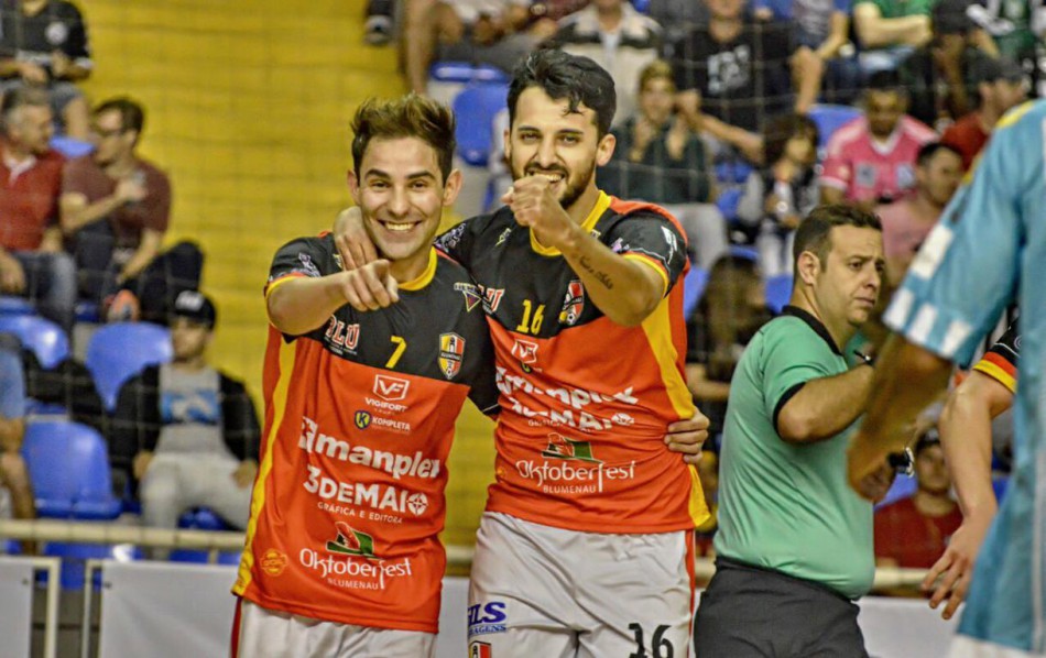 Blumenau Futsal goleia Floripa e sobe para quinto lugar no Catarinense