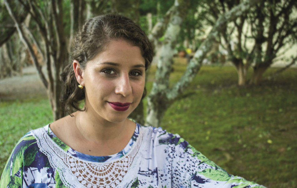 Escritora Cláudia Iara Vetter lança obra nesta sexta-feira