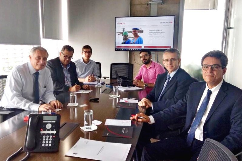 Comitiva de Blumenau se reúne com representantes do Banco Fonplata