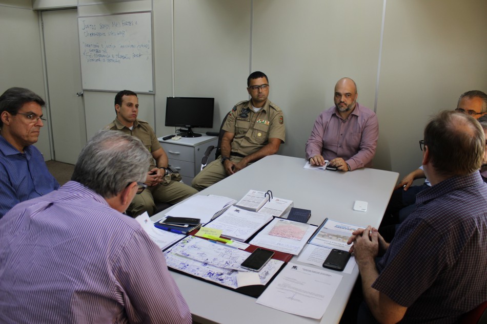 Reunião sobre segurança no transporte coletivo é realizada na Prefeitura