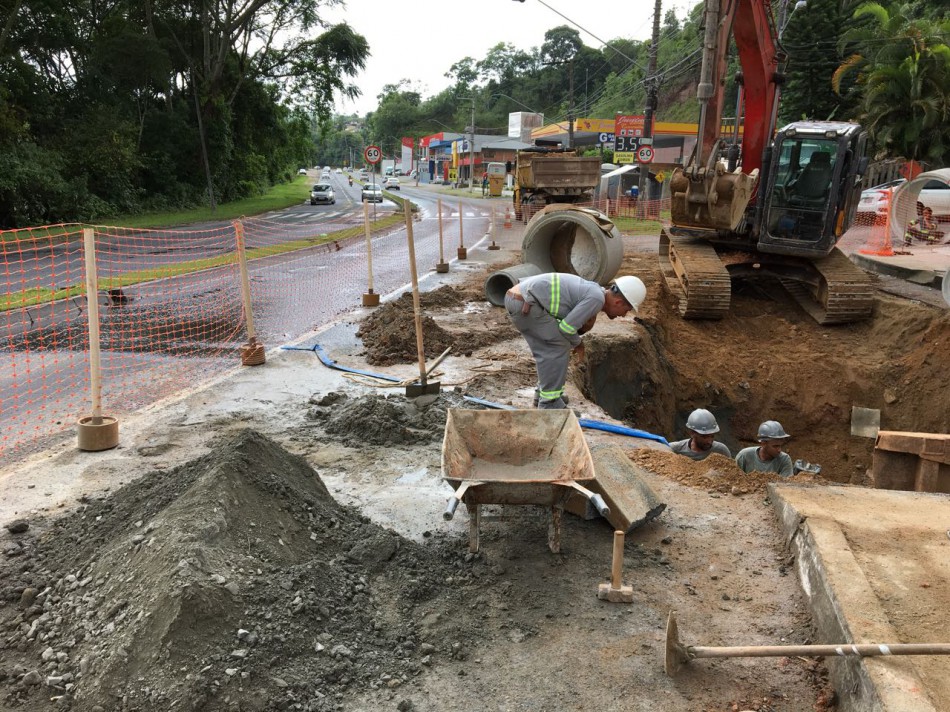 Manutenção emergencial na Rua das Missões deve seguir até segunda-feira