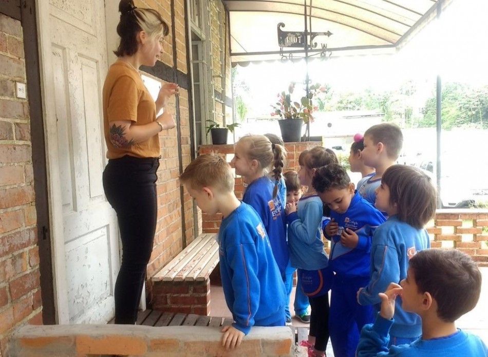 Museu da Família Colonial recebe estudantes para passeio lúdico