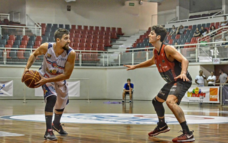 Basquete masculino está na final do Campeonato Catarinense
