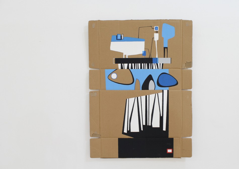 Artista traz ao MAB obras que aliam caixas de papelão e pintura