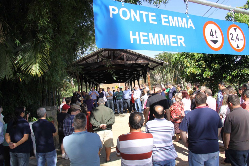 Ponte da Rua Arnold Hemmer é reaberta ao trânsito