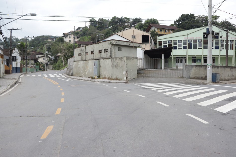 Concluída sinalização viária na obra da Rua Araranguá 