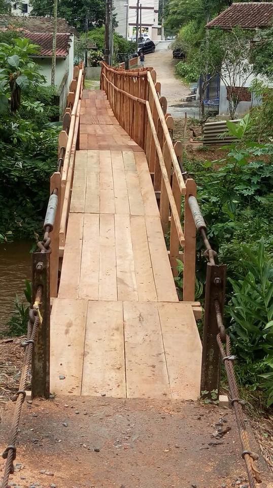 Prefeitura conclui reforma de passarela no bairro Progresso